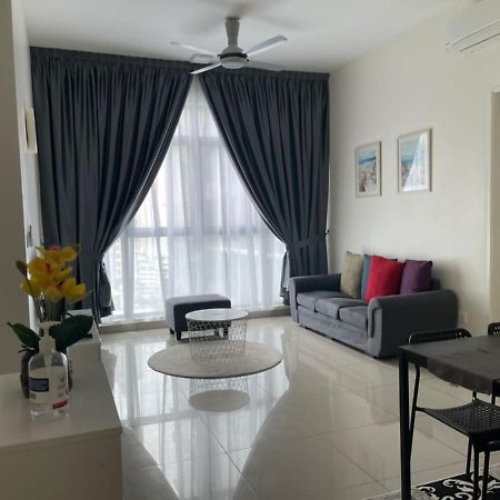 פוטראג'איה Ioi Conezion Iman'S Home With Pool View Unit מראה חיצוני תמונה
