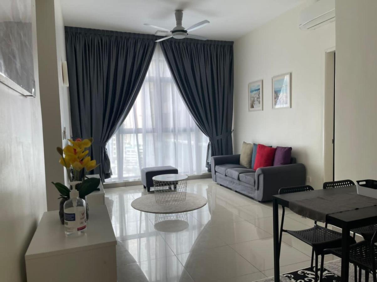 פוטראג'איה Ioi Conezion Iman'S Home With Pool View Unit מראה חיצוני תמונה