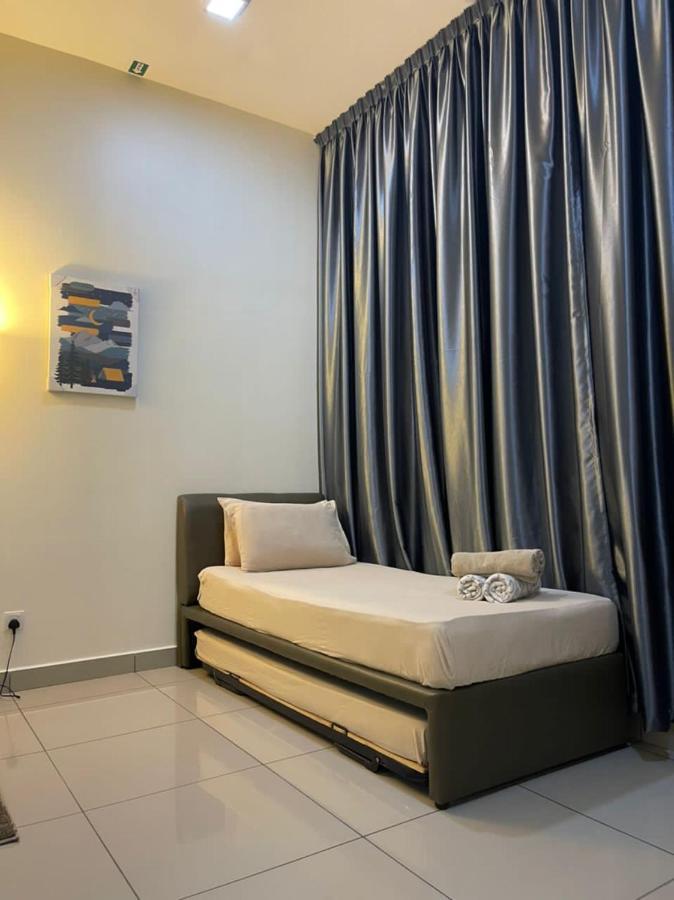 פוטראג'איה Ioi Conezion Iman'S Home With Pool View Unit מראה חיצוני תמונה