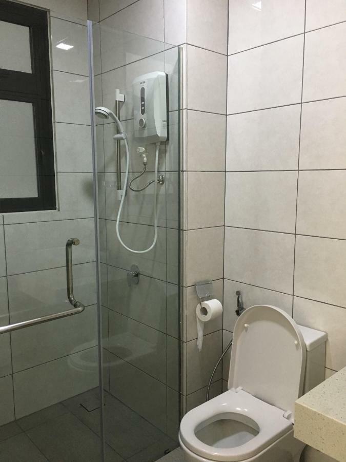 פוטראג'איה Ioi Conezion Iman'S Home With Pool View Unit מראה חיצוני תמונה