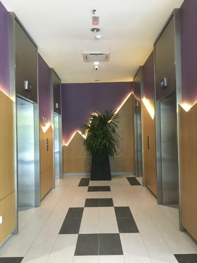פוטראג'איה Ioi Conezion Iman'S Home With Pool View Unit מראה חיצוני תמונה