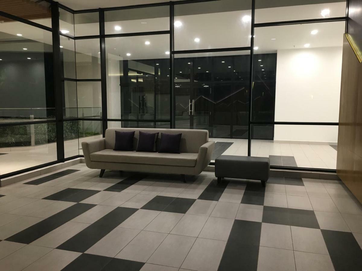 פוטראג'איה Ioi Conezion Iman'S Home With Pool View Unit מראה חיצוני תמונה