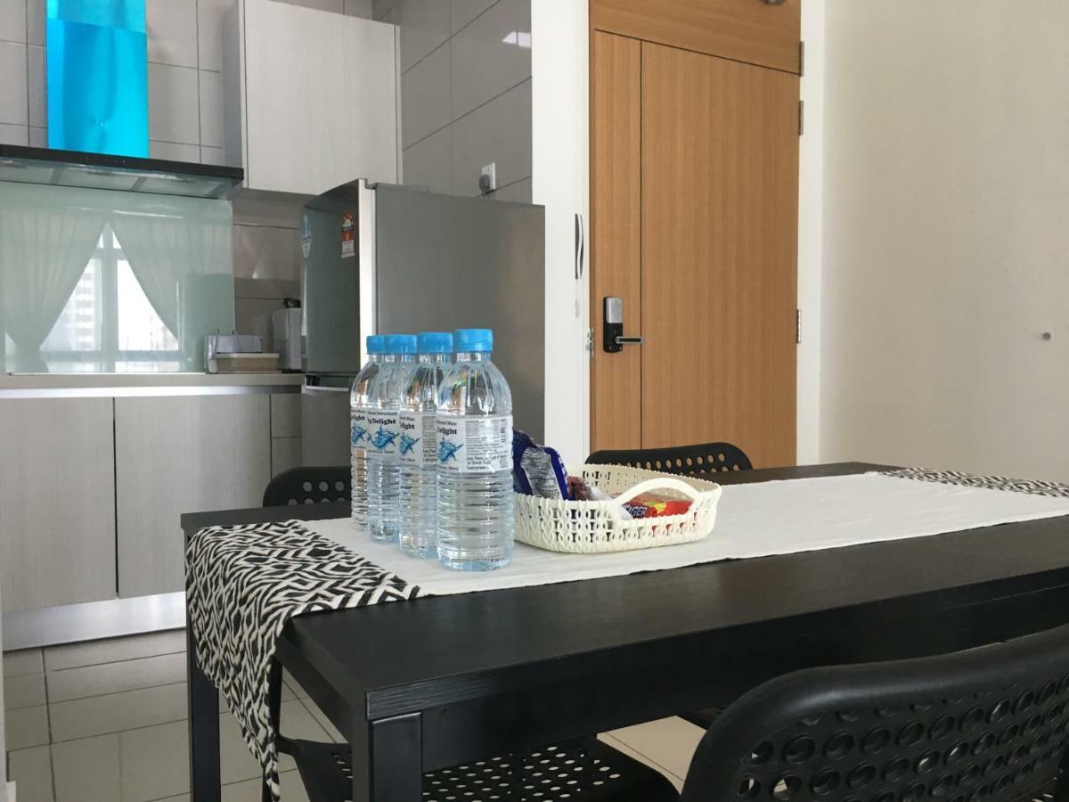 פוטראג'איה Ioi Conezion Iman'S Home With Pool View Unit מראה חיצוני תמונה