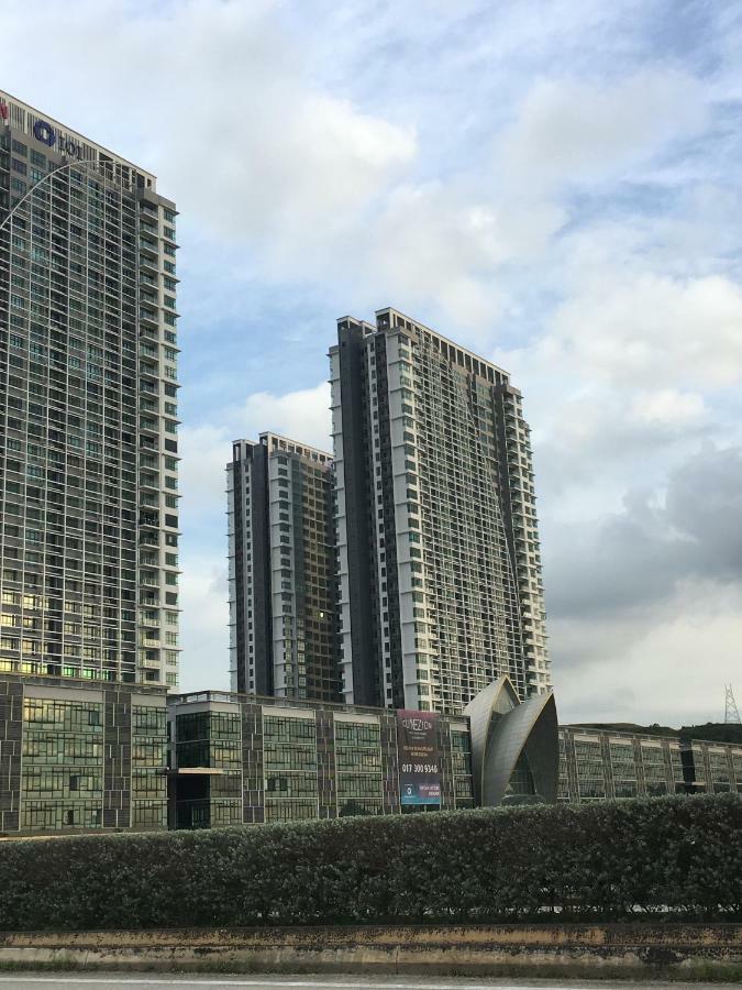 פוטראג'איה Ioi Conezion Iman'S Home With Pool View Unit מראה חיצוני תמונה