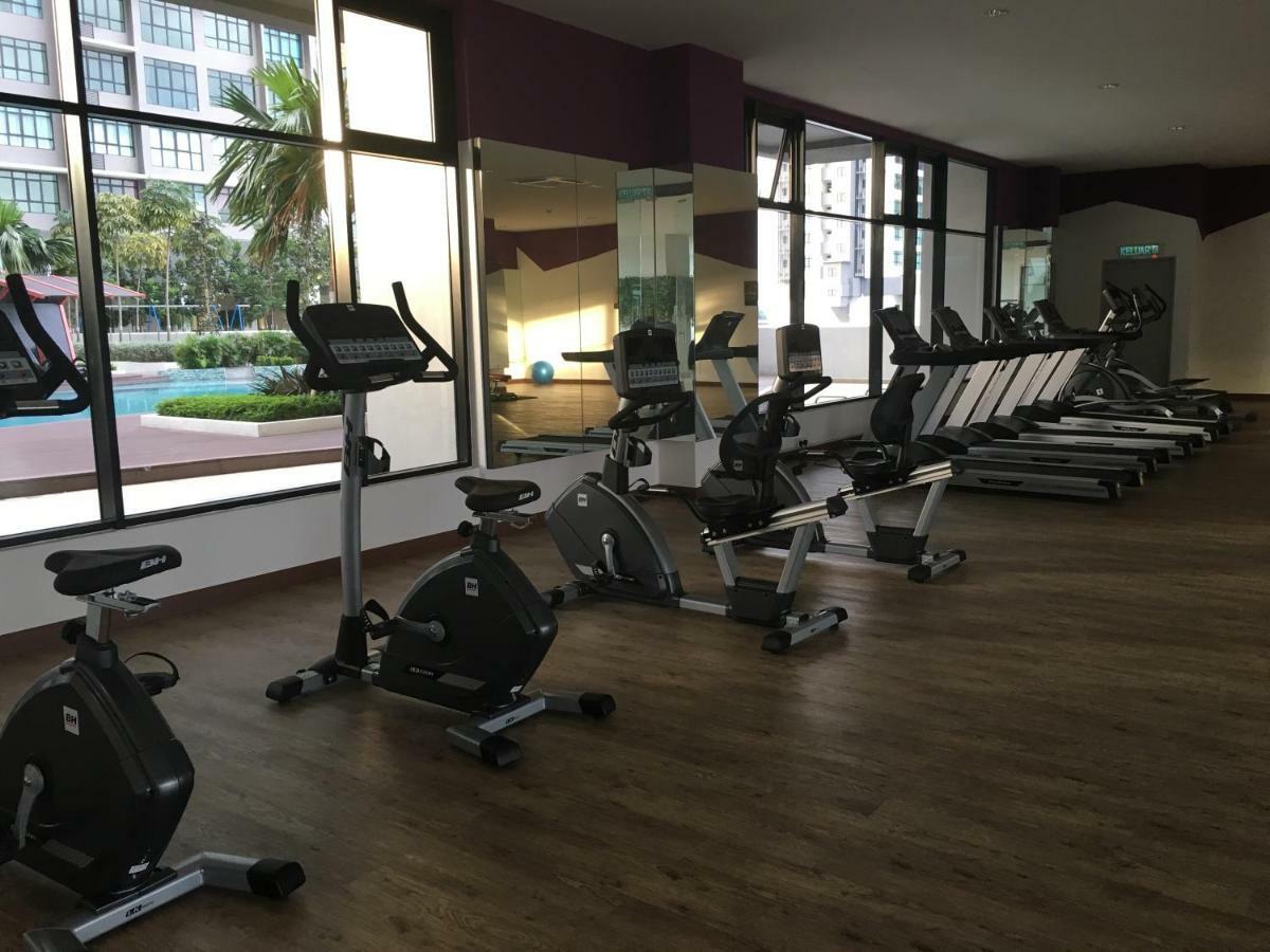 פוטראג'איה Ioi Conezion Iman'S Home With Pool View Unit מראה חיצוני תמונה