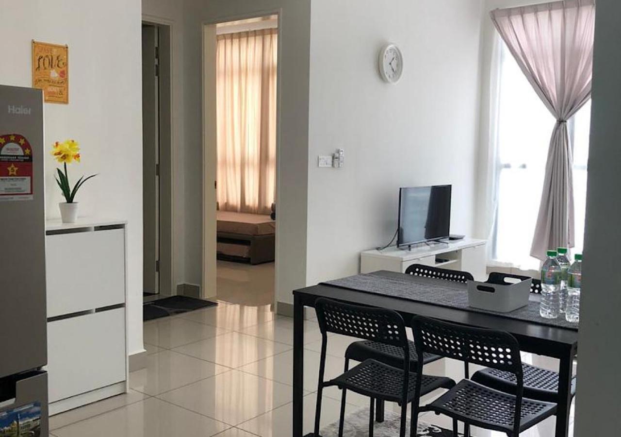 פוטראג'איה Ioi Conezion Iman'S Home With Pool View Unit מראה חיצוני תמונה